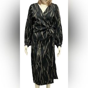 NWT DIARRABLU Scribble printed wrap dress size XS